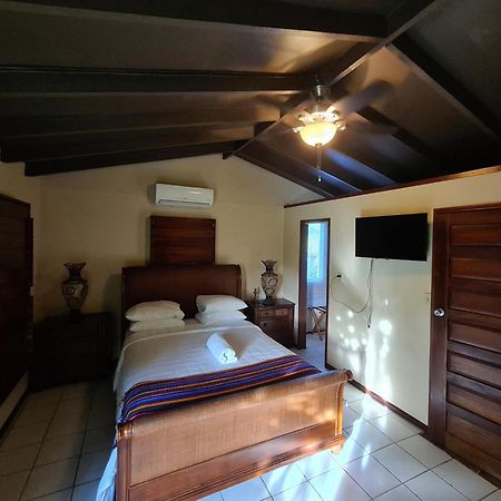 Yocamatsu Bed and Breakfast Caye Caulker Buitenkant foto