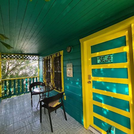 Yocamatsu Bed and Breakfast Caye Caulker Buitenkant foto