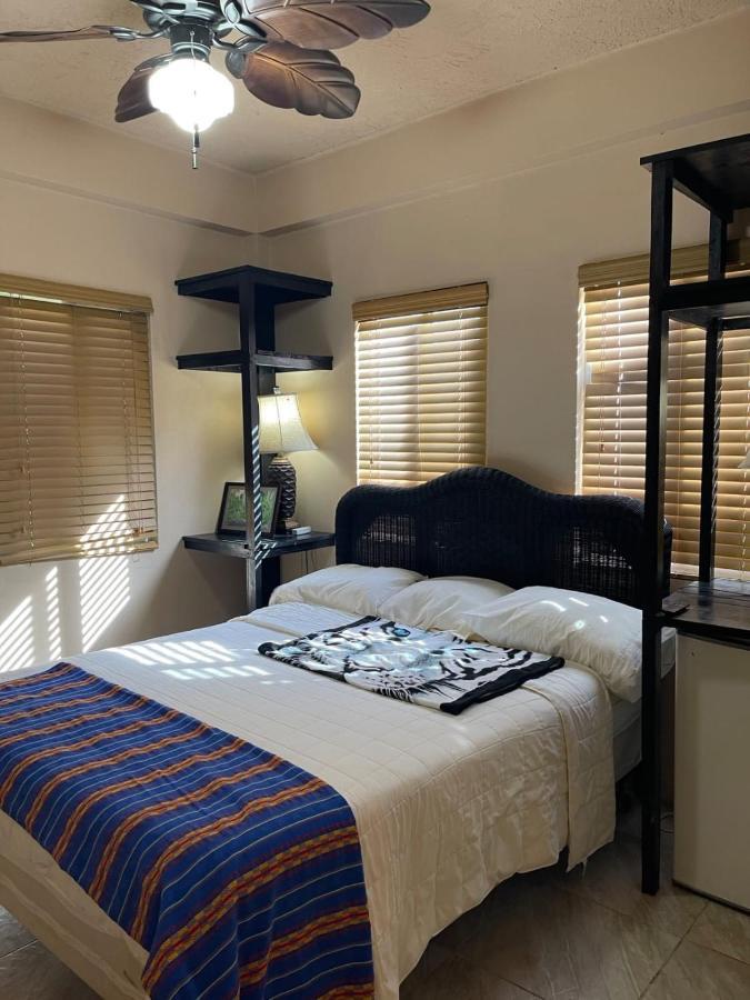 Yocamatsu Bed and Breakfast Caye Caulker Buitenkant foto