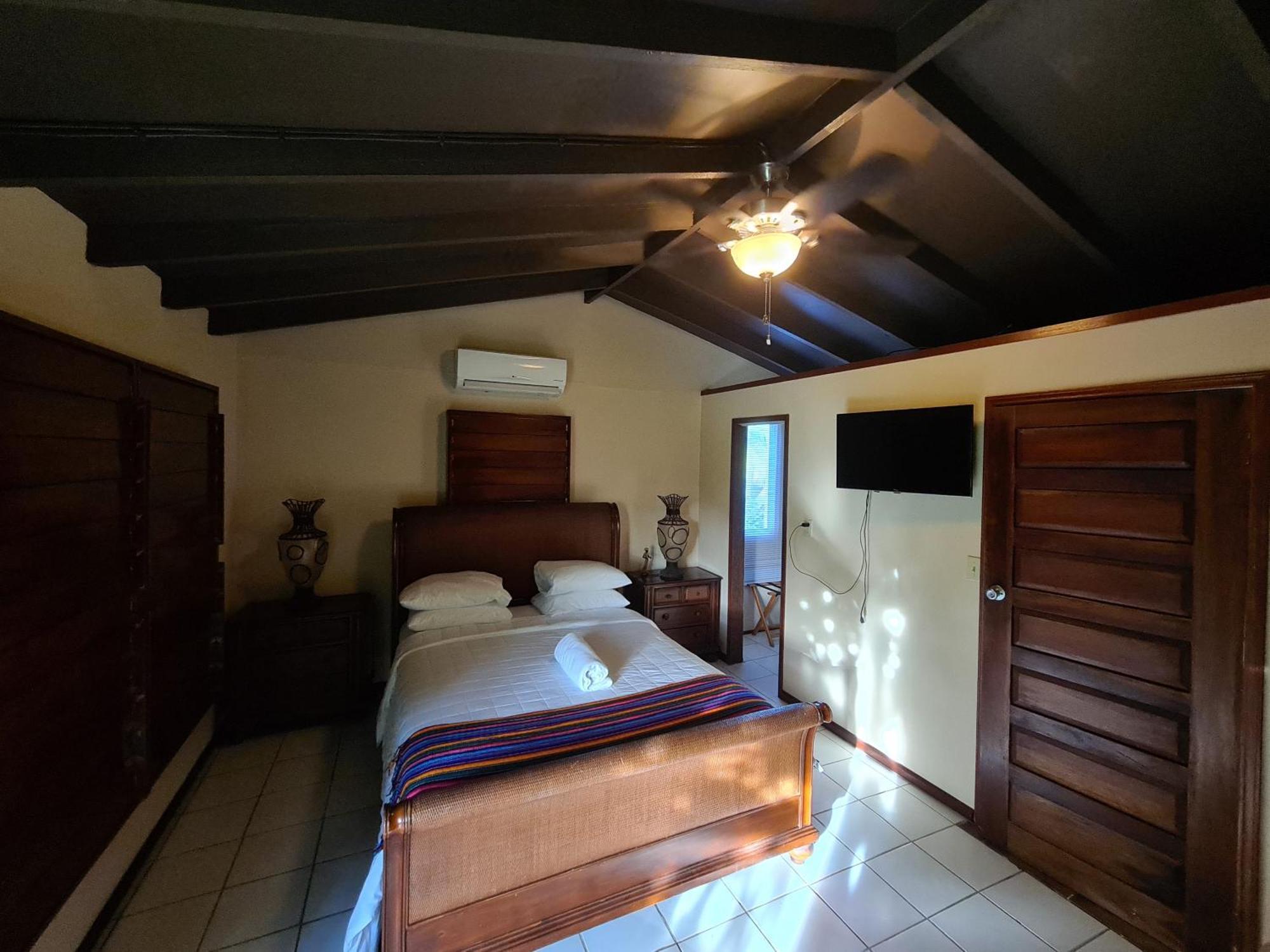 Yocamatsu Bed and Breakfast Caye Caulker Buitenkant foto