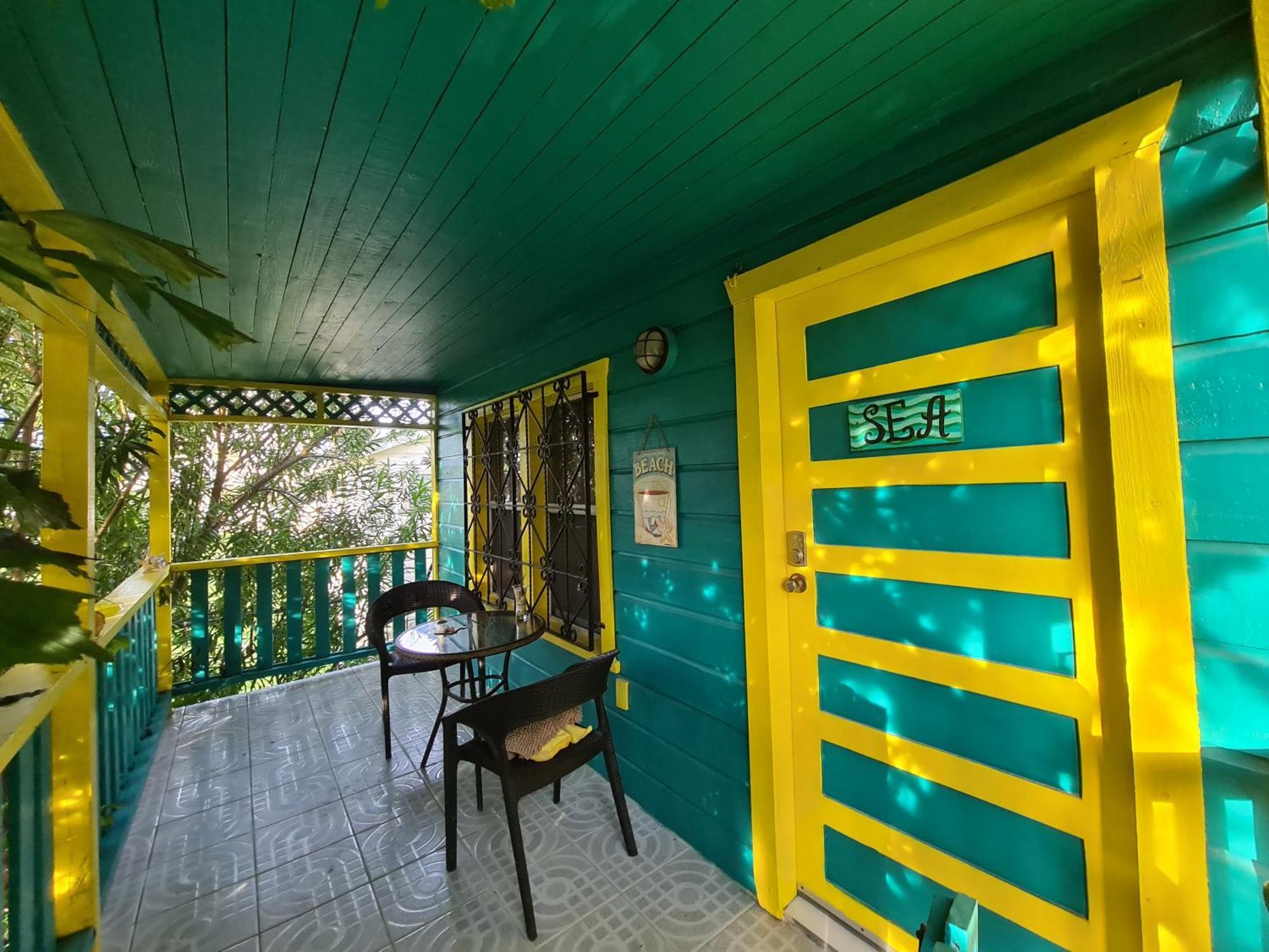 Yocamatsu Bed and Breakfast Caye Caulker Buitenkant foto