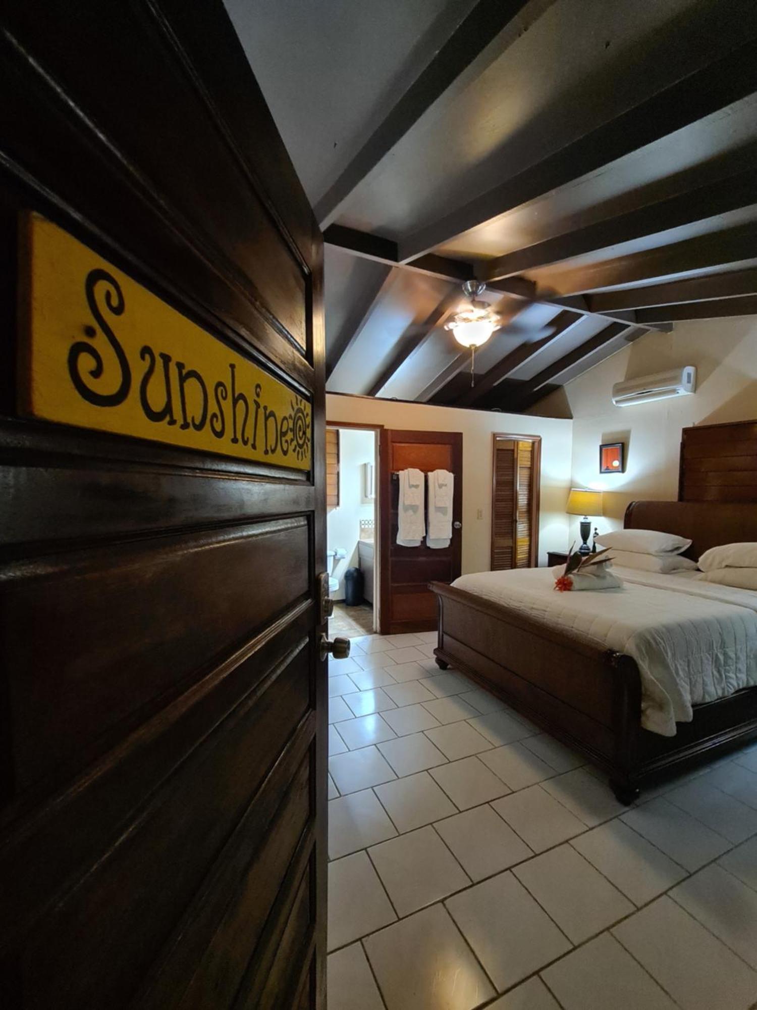 Yocamatsu Bed and Breakfast Caye Caulker Buitenkant foto
