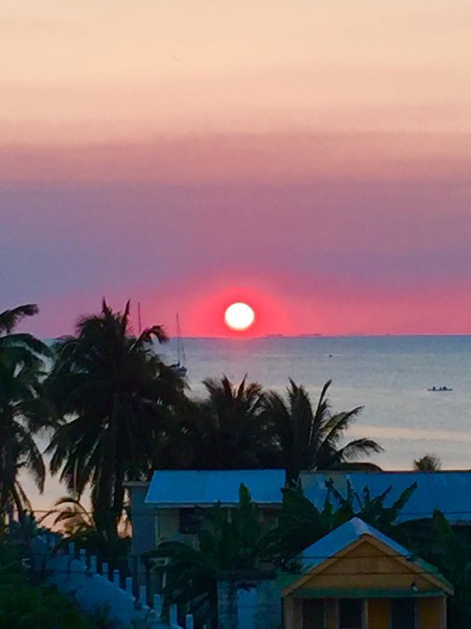 Yocamatsu Bed and Breakfast Caye Caulker Buitenkant foto