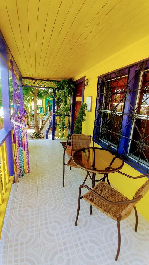 Yocamatsu Bed and Breakfast Caye Caulker Buitenkant foto